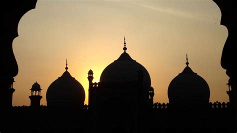 Bacaan Doa Masuk dan Keluar Masjid Lengkap dengan Adab Selama di Rumah Suci Allah - Islami ...