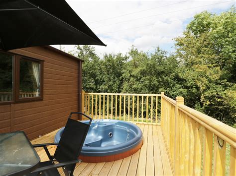 Cabins With Hot Tubs Near Me / Log Cabins With Hot Tubs In Scotland ...