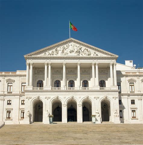 Portugal president names Socialist leader as prime minister