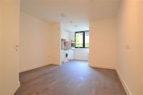 Imperial Apartments, Bristol, BS14 0TD Studio - £695 pcm (£160 pw)