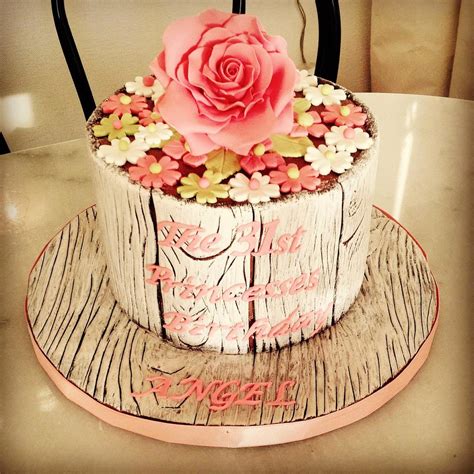 31st lady birthday cake - Cake by Rêves et Gourmandises - CakesDecor