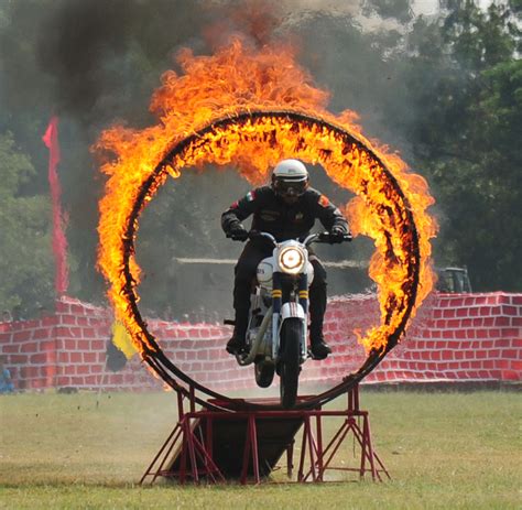 Army officer sets world record despite injury in fire tunnel bike stunt