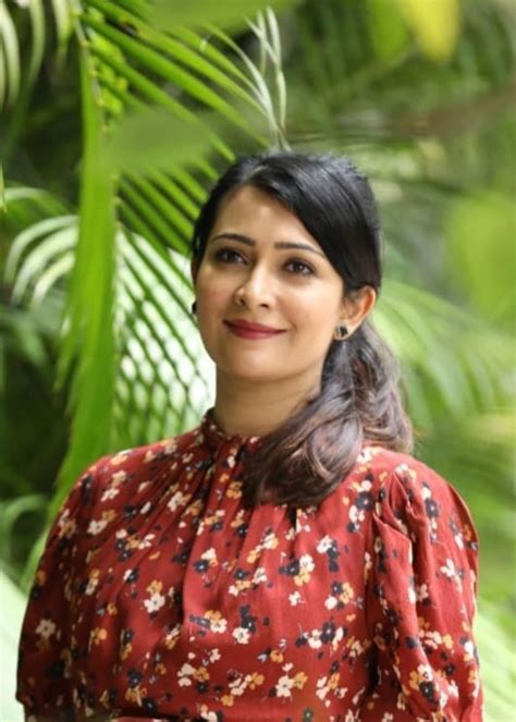 Radhika Pandit Height, Weight, Age, Spouse, Family, Facts, Biography