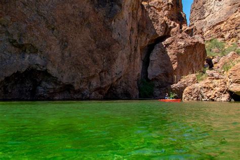 Willow Beach: Emerald Cave and Lake Mead Kayaking Tour