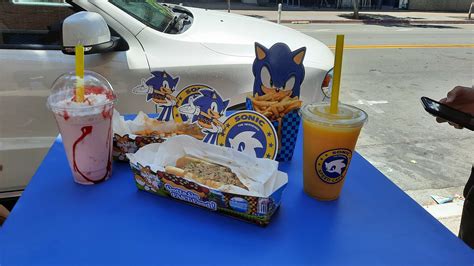 SDCC 2023: We Visited the Sonic Speed Cafe and Met Sonic! - Sonic News - Sonic Stadium