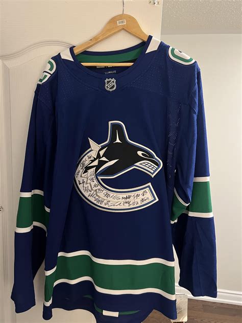 Signed canucks jersey : r/hockeyjerseys