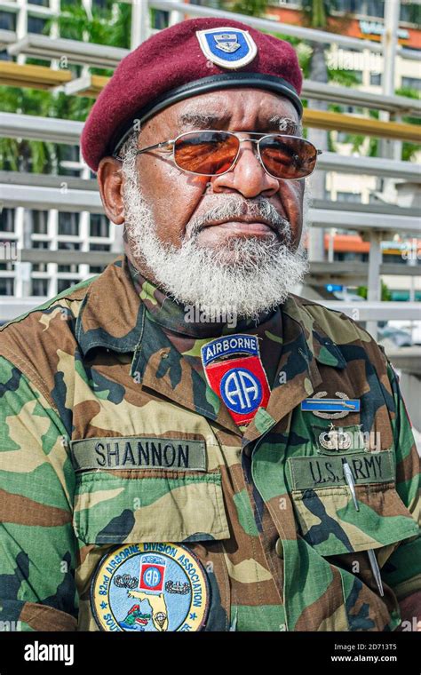 Black army airborne veteran uniform hi-res stock photography and images ...