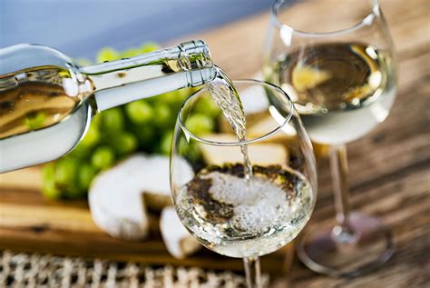 Viognier Wine (Taste, Best Wines, Prices 2021)