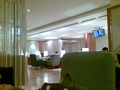 Bahrain Airport Business Lounge – 2:48AM – Entertaining Kuwait since 2003