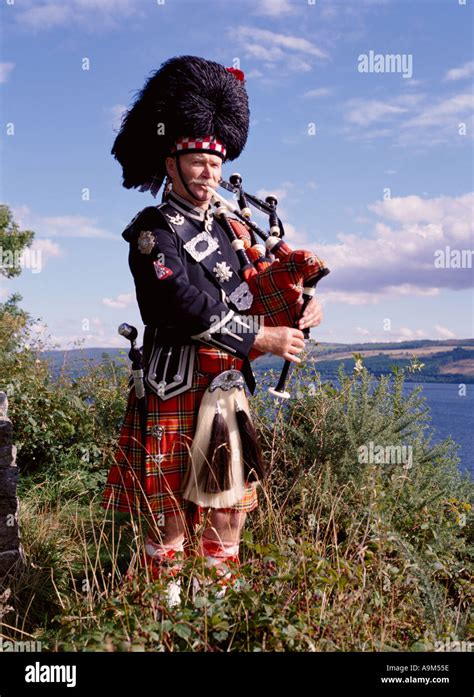 dh Scottish highlander BAGPIPES SCOTLAND Kilt Highland Clan dress ...