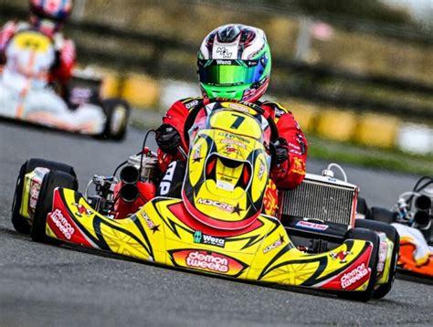 Your Guide to Choosing a Race, Kart & Rally Helmet | Demon Tweeks Blog