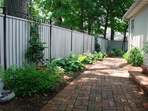 images of landscaping along a fence line | landscaping along fence ...