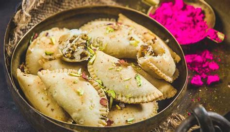 Holi Recipe- Try This Baked Gujiya - lifeberrys.com