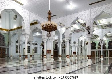 Interior Baiturrahman Grand Mosque Masjid Raya Stock Photo 1995167897 ...