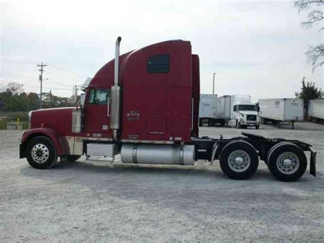 FREIGHTLINER CLASSIC XL (2001) : Sleeper Semi Trucks