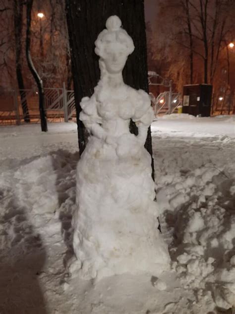 20 Snow Sculptures On Tree Trunks Made By A Russian Chemist Who Just ...