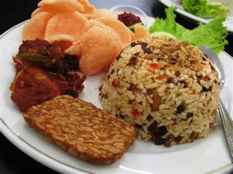 Mencoba Kelezatan Nasi Tutug Oncom - Katalog Tempat Wisata & Liburan