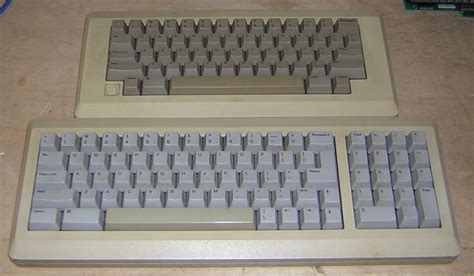 Apple Macintosh Keyboard (M0110) and Macintosh Plus Keyboard (M0110A ...