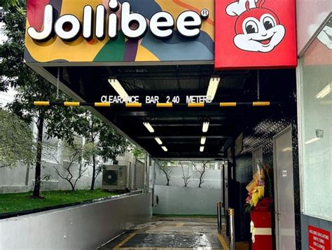 First look: Jollibee opens fast food drive-thru at a petrol station in ...