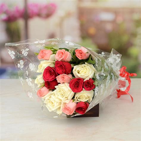 18 Multicolor Roses Bouquet | Roses to India