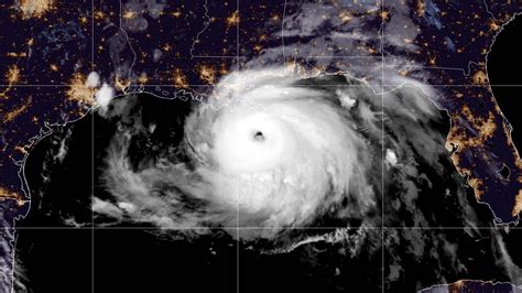 Hurricane Ida, 'extremely dangerous' Category 4 storm, makes landfall ...