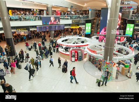 Gatwick shops hi-res stock photography and images - Alamy