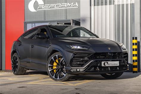 Lamborghini Urus Satin Black Wrap_0003_Lamborghini Urus Satin Black Wrap_0000_Layer 0 - Reforma UK