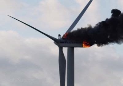 DUAL DEATHS IN WIND TURBINE FIRE HIGHLIGHT HAZARDS | Great Lakes Wind Truth | Wind turbine ...