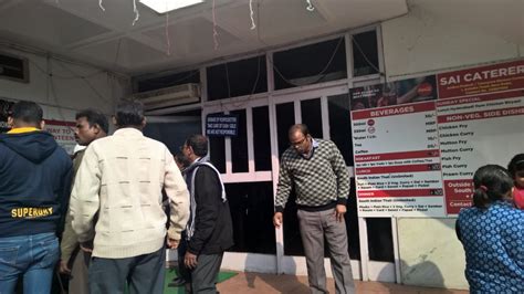 Dining at the famous Andhra Bhavan Canteen in Delhi - Wheels On Our Feet