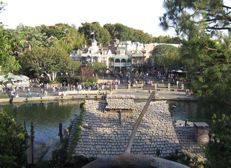 Pirates Of The Caribbean | Water ride at Disneyland | Parkz - Theme Parks