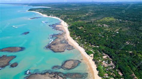 Vue aérienne de Praia do Espelho Porto Seguro Bahia Brésil Piscines ...