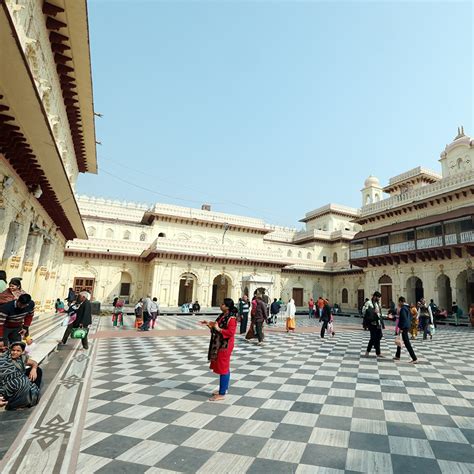 Kanak Bhawan Vrindavan: Kanak Bhawan Timings, Route Map, Puja, History, Facts, Photos ...