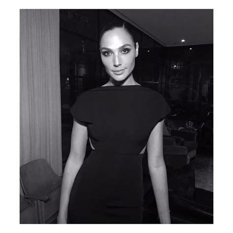 Gal Gadot on her 'SNL' Debut: "My Fear is to Speak like a Dummy" — Femestella | Gal gadot, Gal ...