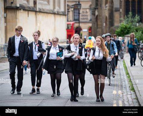 Alegrarse Herméticamente reunirse oxford university uniform Y En ...