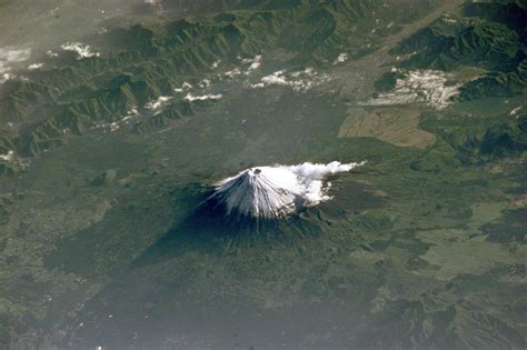 Mt. Fuji from space : pics