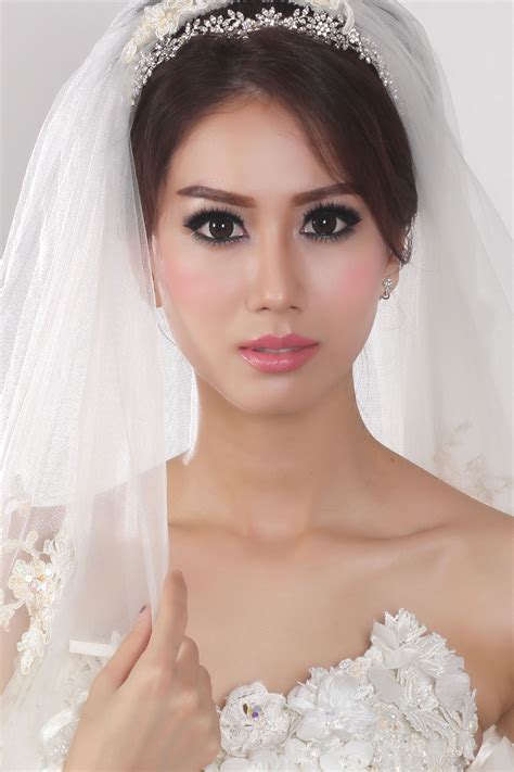 Lala Lim makeup artist | Wedding Hair & Makeup in Surabaya | Bridestory.com