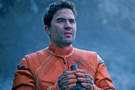 Netflix Just Unveiled the Trailer for 'Lost in Space' Reboot — and It ...