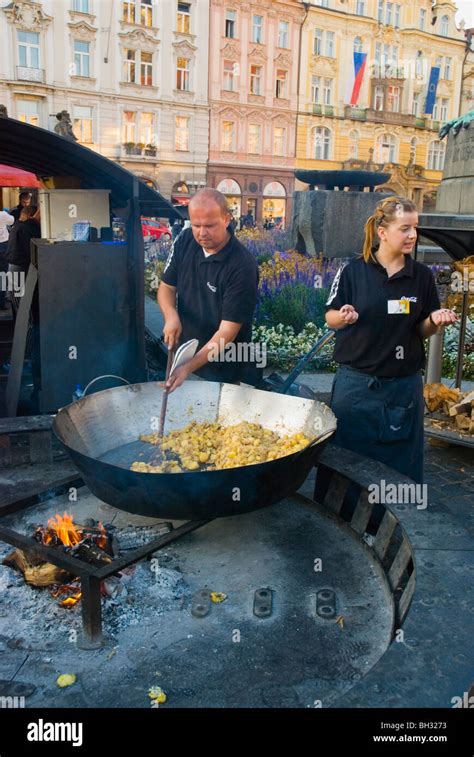 Wok Stock Photos & Wok Stock Images - Alamy