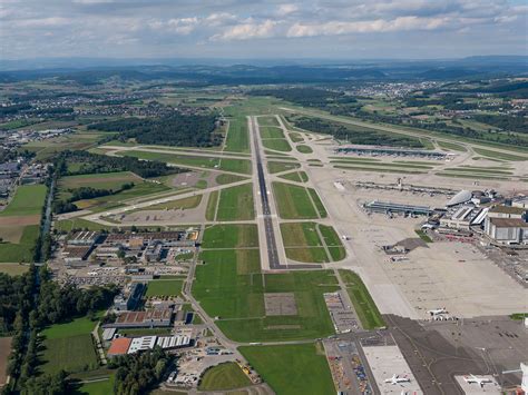 Experience airport operations in real time – for aviation fans and spotters – Flughafen Zuerich