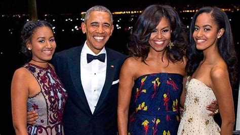 Barack Obama shares priceless family photo on Christmas. Don’t miss ...