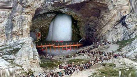 More than 67,000 devotees visit Amarnath cave - TheDailyGuardian