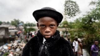 Congo's sapeurs pass their style on to a new generation - BBC News