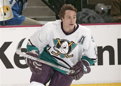 Ducks Free Agency Home Run: Teemu Selanne in 2005 - The Hockey Writers ...