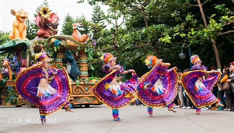 Hong Kong Disneyland: Flights of Fantasy parade | Dejiki.com