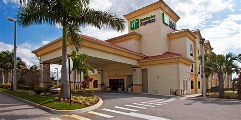 Hotel in Stuart, FL near Port St. Lucie | Holiday Inn Express Stuart