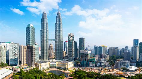 Buildings that elevated cities: Petronas Towers | Modus | RICS