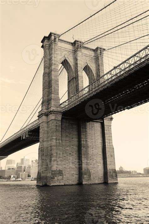 Brooklyn Bridge black and white 8319299 Stock Photo at Vecteezy