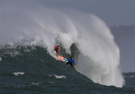 Northern Californian wins Mavericks big-wave surf contest | U.S. News | US News