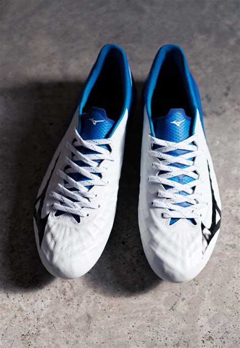 Mizuno Launch The Next-Generation Rebula 3 Football Boots - SoccerBible