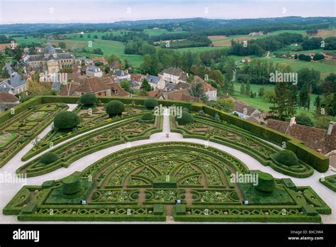 France, Perigord, Dordogne, Castle of Hautefort, The gardens Stock ...